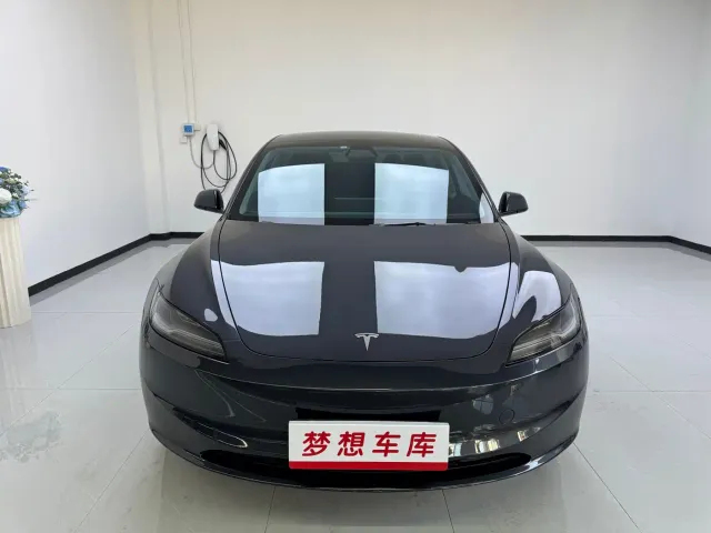 Фотография автомобиля — Tesla Model 3