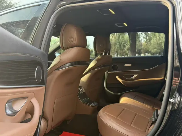 Mercedes-Benz E-Class — Фото автомобиля 5