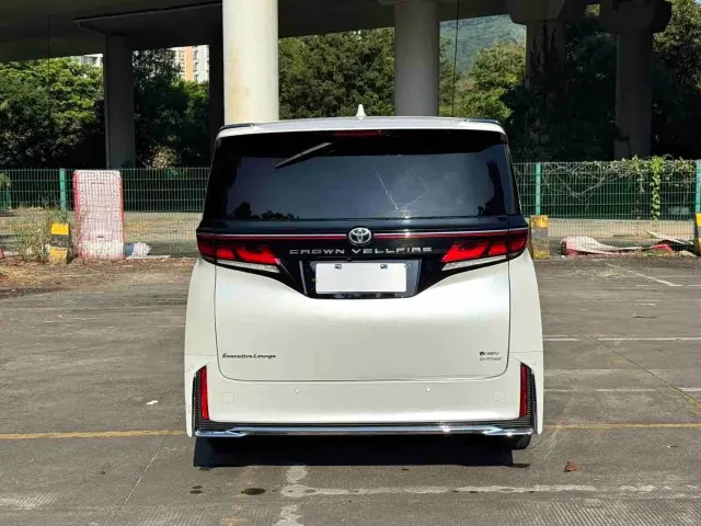 Toyota Vellfire — Фото автомобиля 8