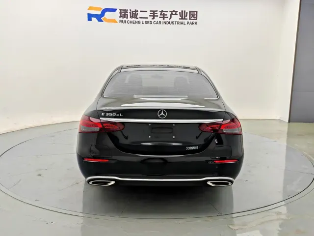 Mercedes-Benz E-Class — Фото автомобиля 4