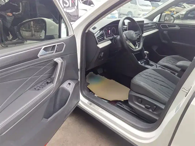 Volkswagen Tiguan L — Фото автомобиля 11