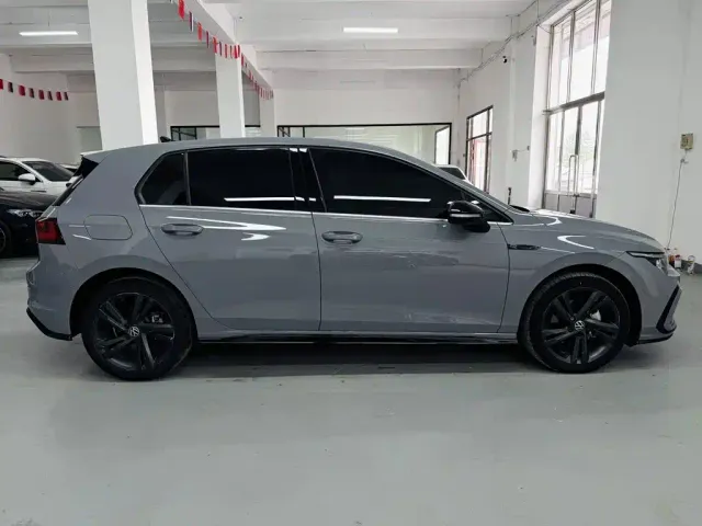 Volkswagen Golf — Фото автомобиля 4