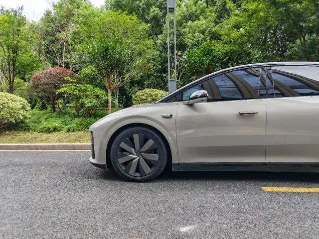 Li Auto i6 — Фото автомобиля 8