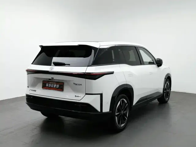 Toyota BoZhi 3X — Фото автомобиля 2
