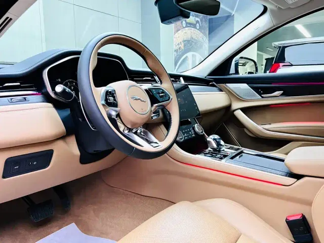 Jaguar XFL — Фото автомобиля 8