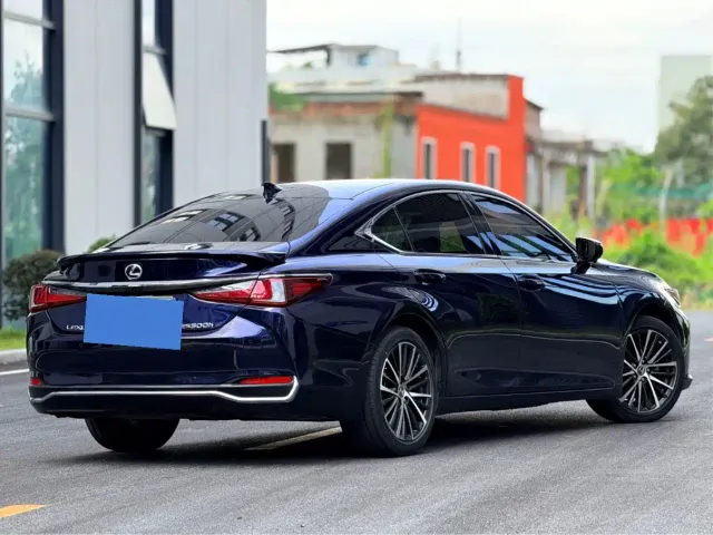Lexus ES — Фото автомобиля 9