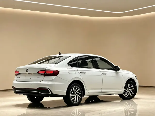 Volkswagen Lavida — Фото автомобиля 3
