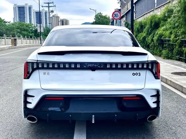 Lynk & Co 03 — Фото автомобиля 8