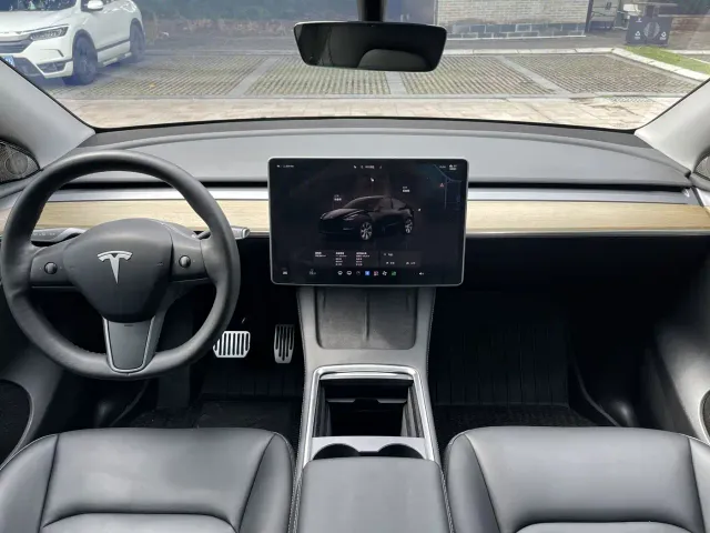 Tesla Model Y — Фото автомобиля 7