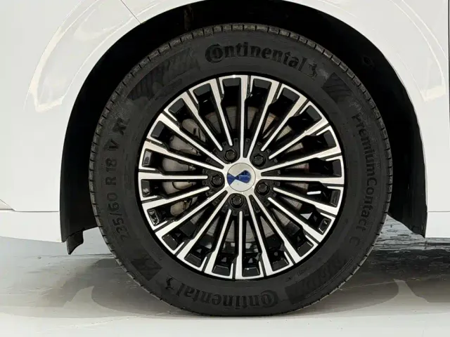 Denza Denza D9 2022 DM-i 970 All-Wheel Drive Honor Edition — Фото автомобиля 11