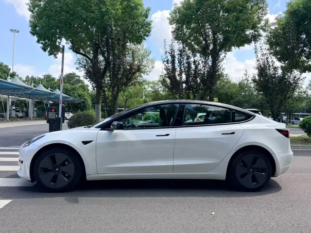 Tesla Model 3 — Фото автомобиля 7