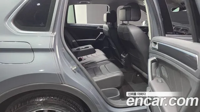 Volkswagen Tiguan Tiguan 2 поколение 2.0 TDI Premium — Фото автомобиля 12