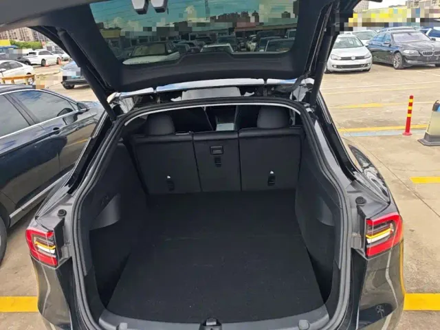 Tesla Model Y — Фото автомобиля 18