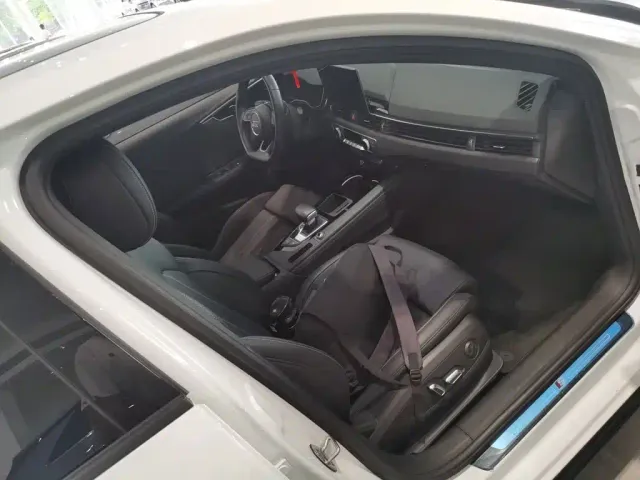 Audi A4L — Фото автомобиля 8
