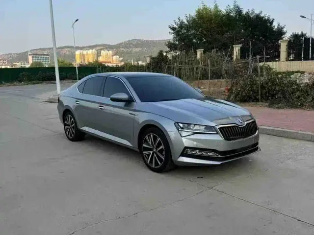 Skoda Superb — Фото автомобиля 2