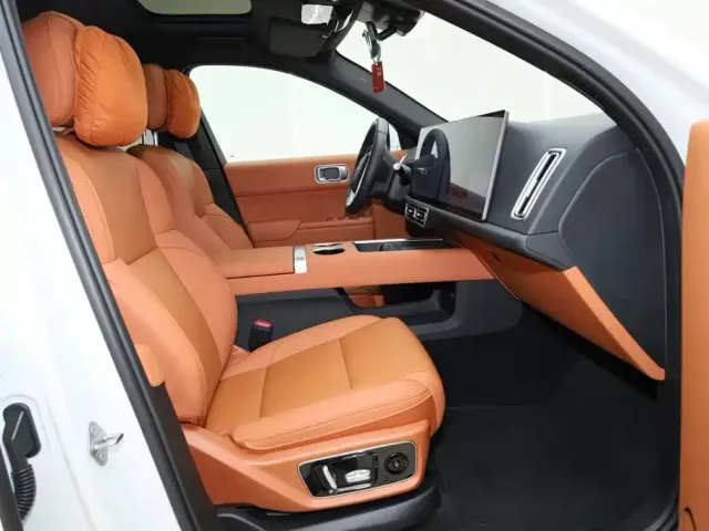 Li Auto L7 — Фото автомобиля 11