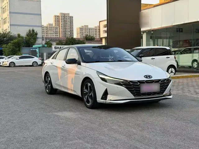 Hyundai Elantra — Фото автомобиля 3