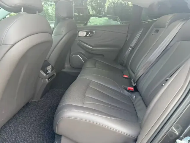 Roewe Rising Auto F7 — Фото автомобиля 4