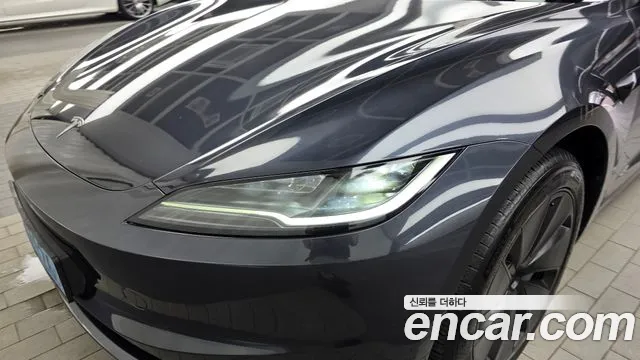 Tesla Model 3 — Фото автомобиля 19