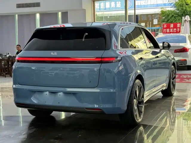 Li Auto L7 — Фото автомобиля 16