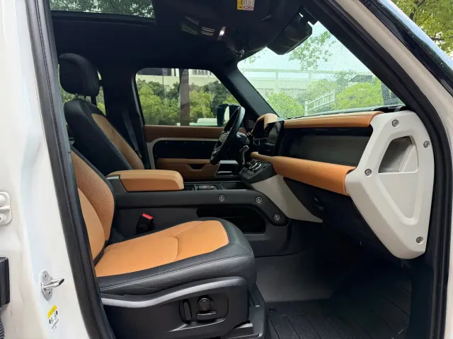 Land Rover Defender — Фото автомобиля 7