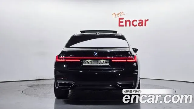 BMW 7-Series — Фото автомобиля 3