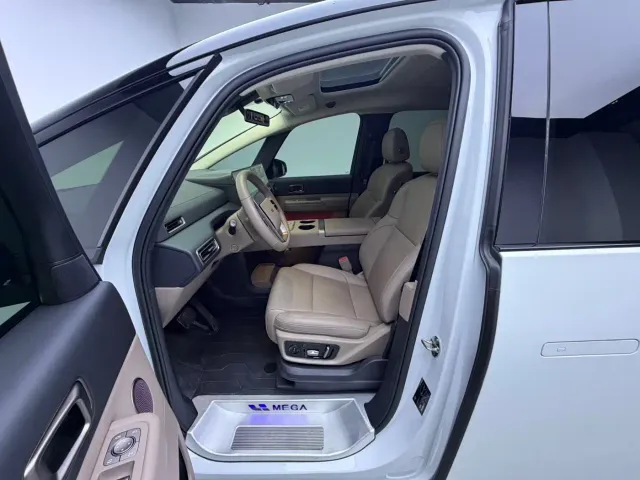 Li Auto MEGA — Фото автомобиля 8