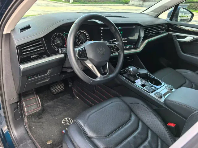 Volkswagen Touareg — Фото автомобиля 8