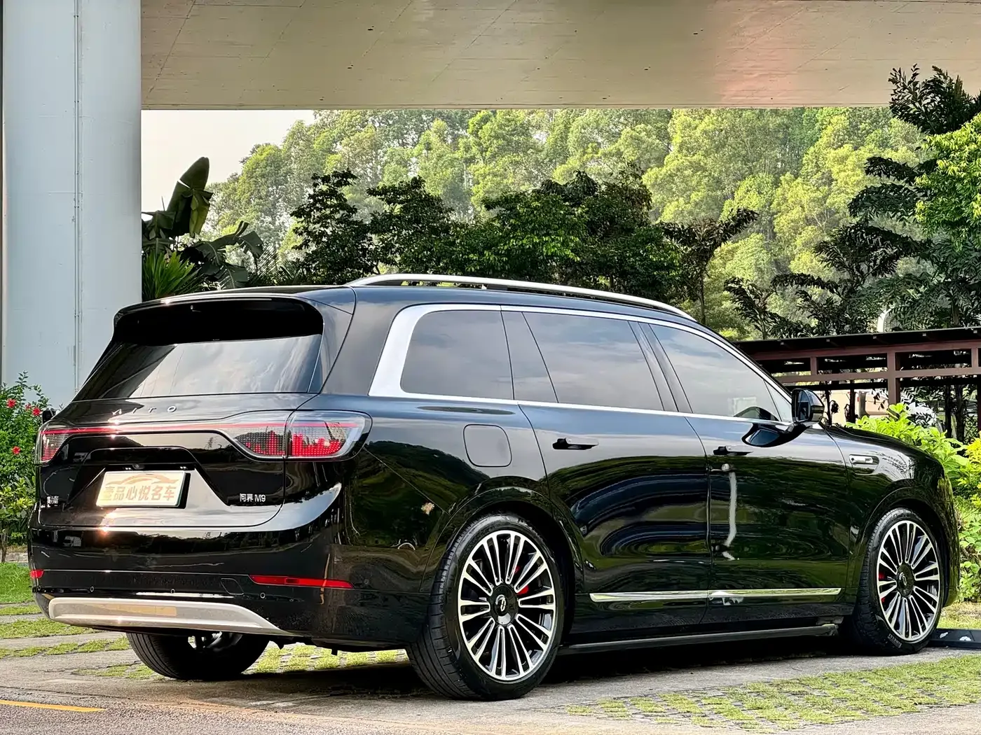 AITO Wenjie AITO M9 2024 Model Extended Range Ultra Edition 52kWh 5-Seater — Фото автомобиля 17