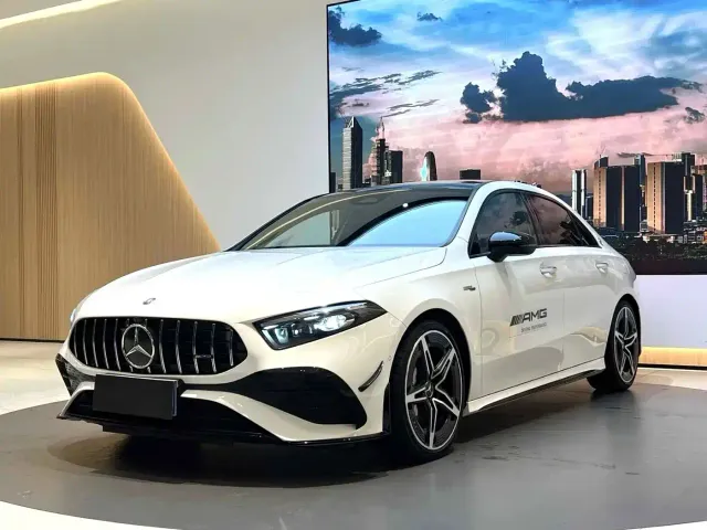 Фотография автомобиля — Mercedes-Benz A-Class AMG