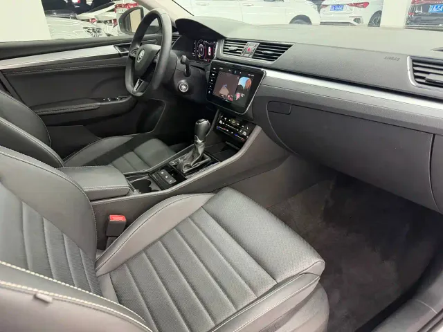 Skoda Superb — Фото автомобиля 17