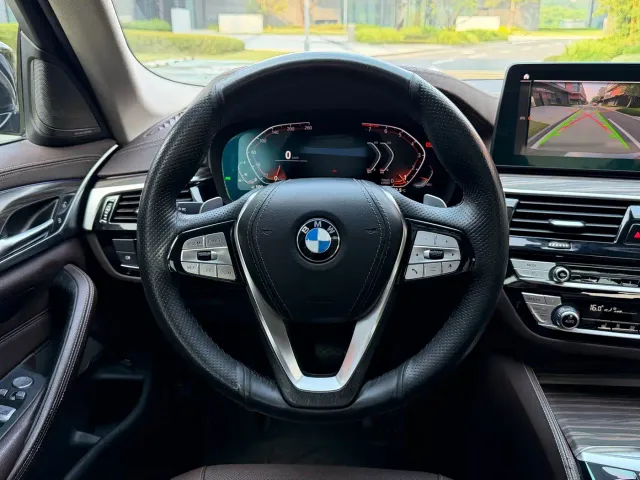BMW 5 Series — Фото автомобиля 15