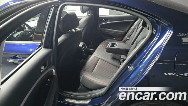 Genesis G70 — Фото автомобиля 11