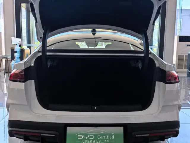BYD Qin L — Фото автомобиля 8