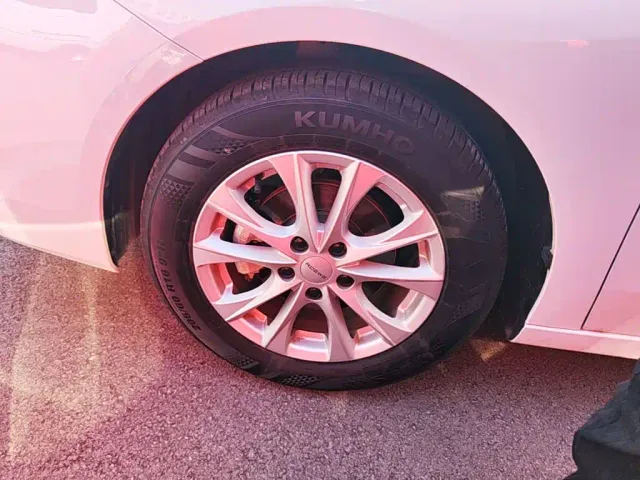 Roewe i5 — Фото автомобиля 22