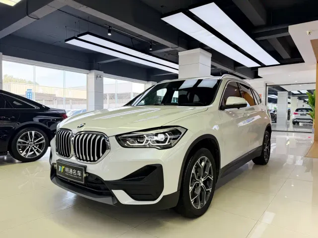 Фотография автомобиля — BMW X1