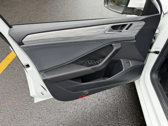 Volkswagen Sagitar — Фото автомобиля 6