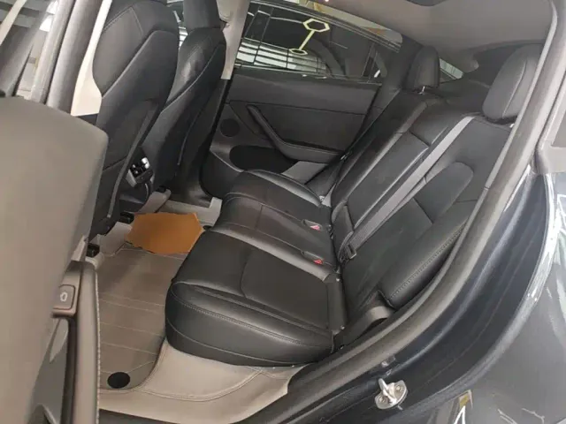 Tesla Model Y — Фото автомобиля 16