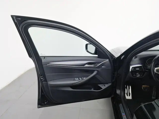BMW 5 Series — Фото автомобиля 8