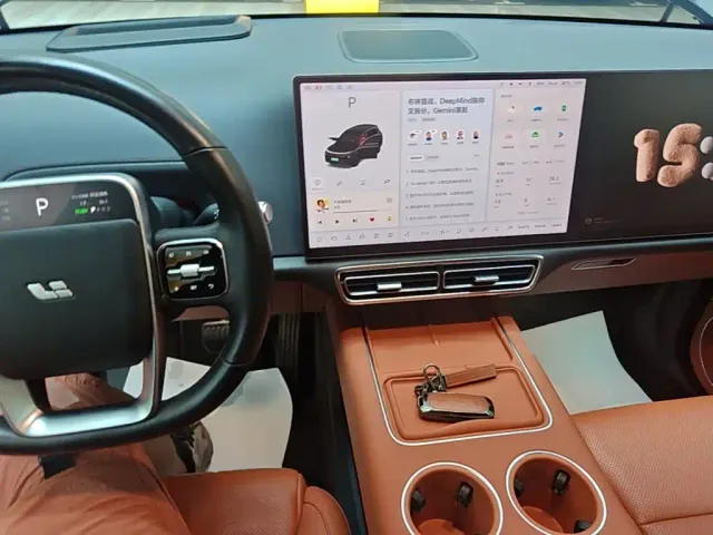 Li Auto L8 — Фото автомобиля 9