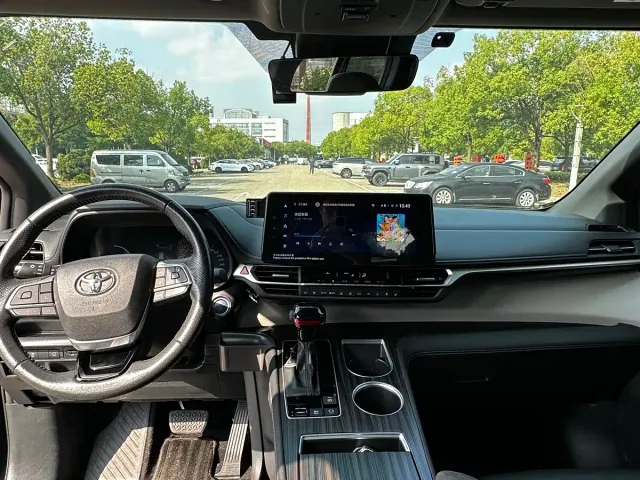 Toyota Granvia — Фото автомобиля 10