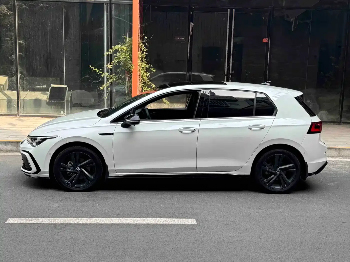 Volkswagen Golf 2023 280TSI DSG R-Line Lite — Фото автомобиля 5