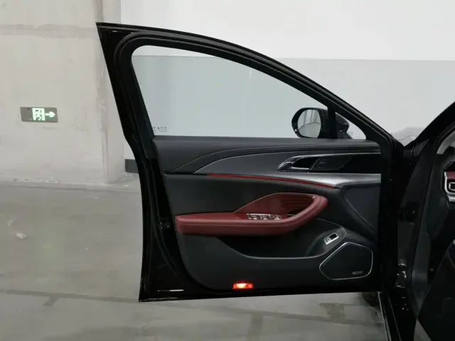 Hongqi H5 — Фото автомобиля 8