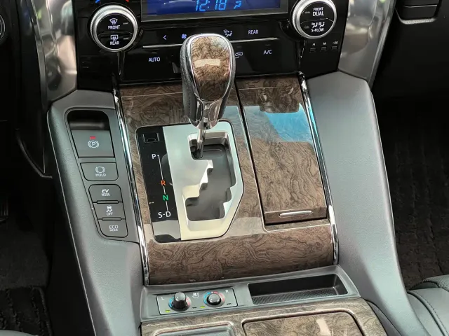 Toyota Vellfire — Фото автомобиля 20