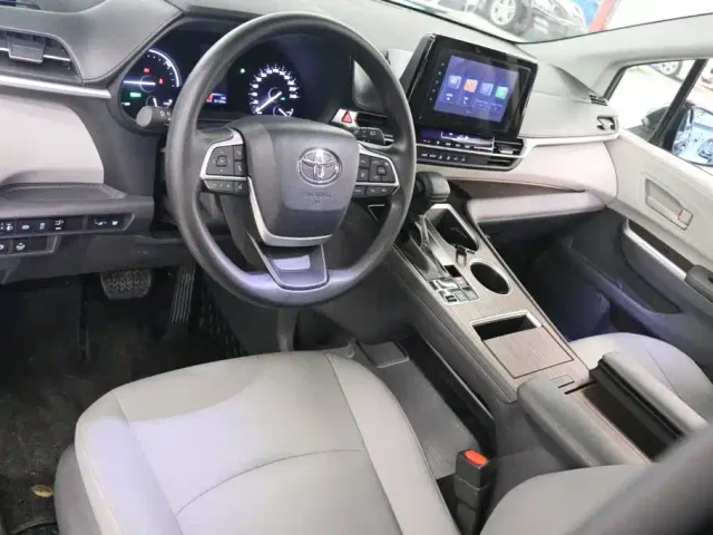 Toyota Granvia — Фото автомобиля 13