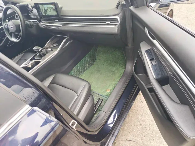 Geely Emgrand — Фото автомобиля 13