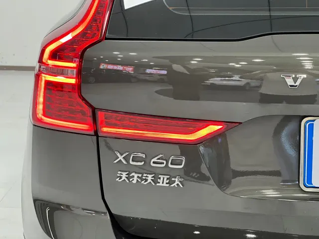 Volvo XC60 — Фото автомобиля 16