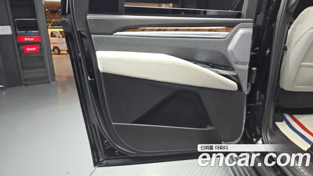Cadillac Escalade 5th Gen — Фото автомобиля 14