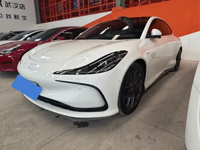 IM Motors L6 — Фото автомобиля 2