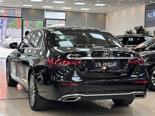 Mercedes-Benz E-Class — Фото автомобиля 24